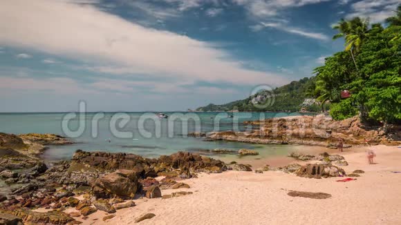 夏日普吉岛著名小沙滩全景4k时光流逝泰国视频的预览图