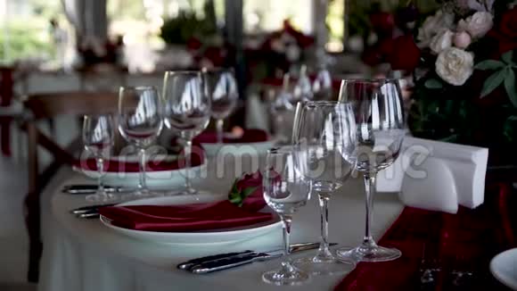 宴会招待的婚礼桌等客人视频的预览图