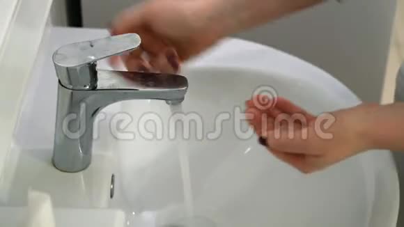 女医生洗手视频的预览图