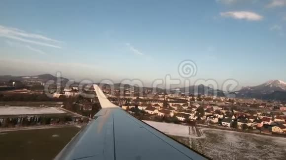 奥地利萨尔茨堡机场的一块陨石视频的预览图