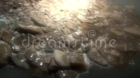 斯瓦尔巴北极洞穴的冰石视频的预览图