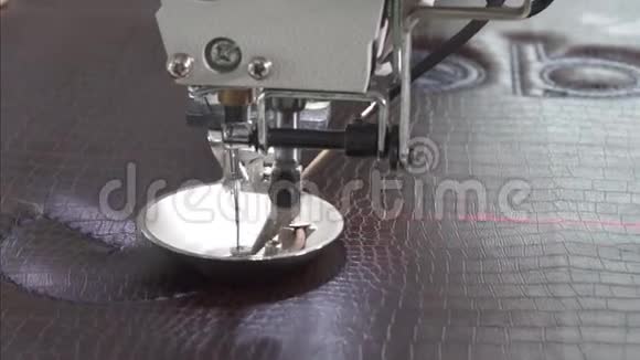 工业缝纫机工作紧密视频的预览图