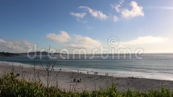 从加州卡梅尔海岸看到吉布森海滩视频的预览图