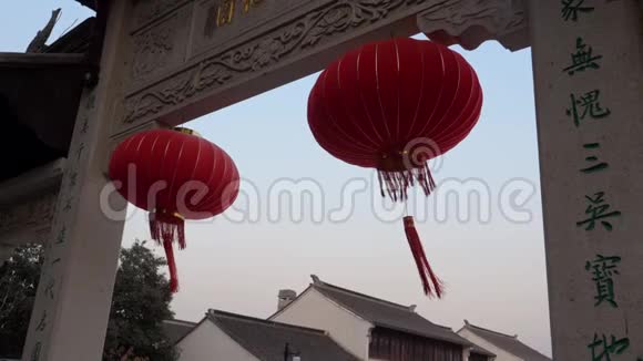 中国传统装饰在风中摇曳视频的预览图