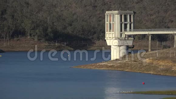 托沃姆巴地区的克雷斯布鲁克湖视频的预览图