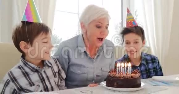 家庭生日派对视频的预览图