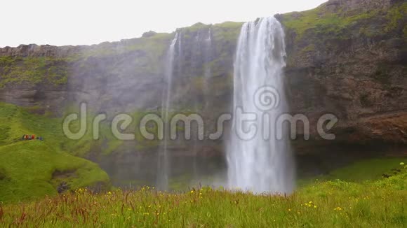 夏季冰岛美丽的塞尔贾兰斯瀑布视频的预览图