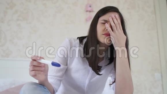 妊娠试验阴性的妇女视频的预览图