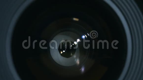 最好的照相机玻璃关闭脉冲镜头摄像机光圈视频的预览图