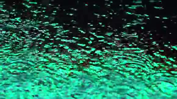 夜城雨滴慢动作视频的预览图
