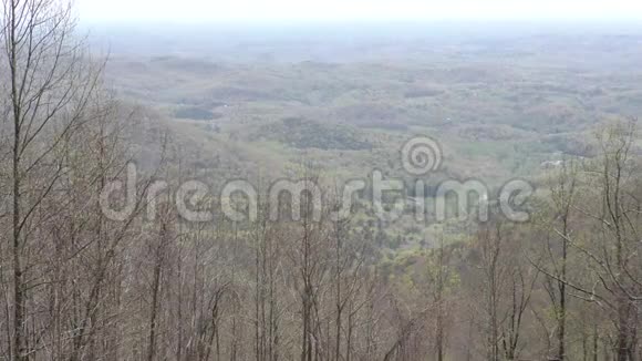 乔治亚州伍迪盖普伍迪盖普的俯瞰景观相机从左到右视频的预览图