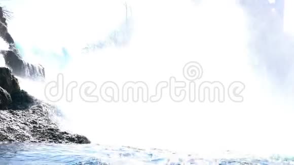 莱茵瀑布的雾状景色视频的预览图