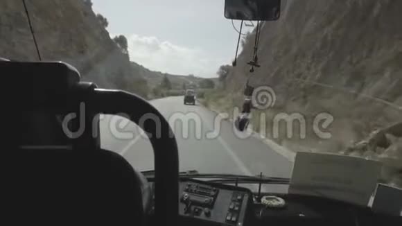 乘坐克里特岛希腊山脉的巴士视频的预览图