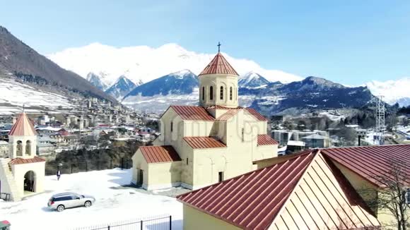 斯瓦内蒂教堂的空中镜头梅斯蒂视频的预览图