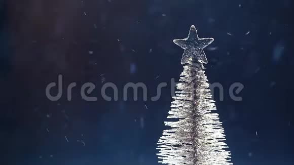 杉树雪暗背景视频的预览图