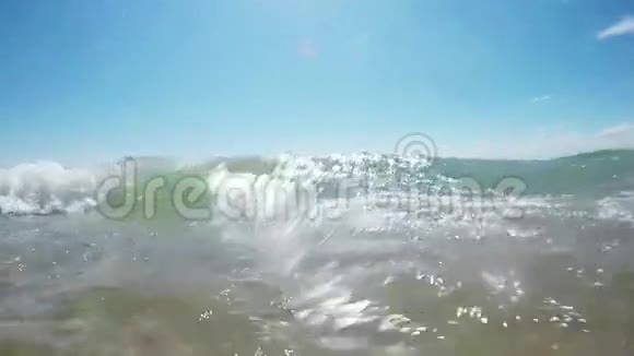 海波浪沙滩视频的预览图