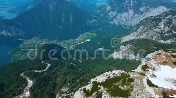 奥地利奥伯泰恩山区地标的鸟瞰图观景台全景5个手指视频的预览图