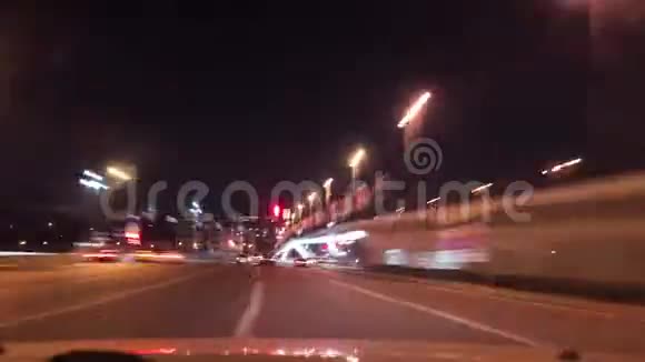 4K时程POV汽车驾驶在夜间城市街道莫斯科俄罗斯视频的预览图