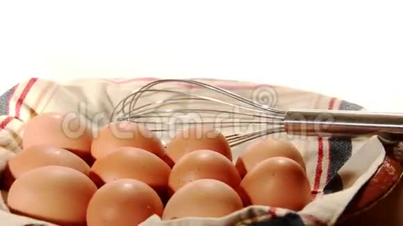 鸡蛋和打蛋器视频的预览图