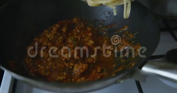 地中海美食番茄酱和意大利面视频的预览图