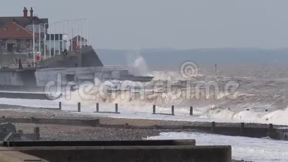 强风干浪在海上东铸英国视频的预览图