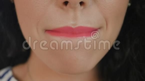 粉色微笑的女唇视频的预览图
