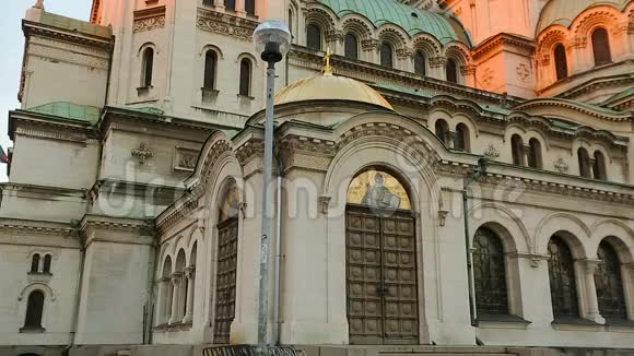 保加利亚索菲亚亚历山大内夫斯基大教堂的建筑从角度看视频的预览图