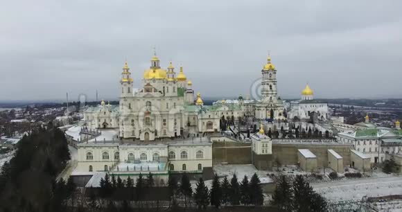 乌克兰特诺皮勒州东正教寺院波查伊夫拉夫拉圣徒多米提翁鸟瞰图东欧视频的预览图