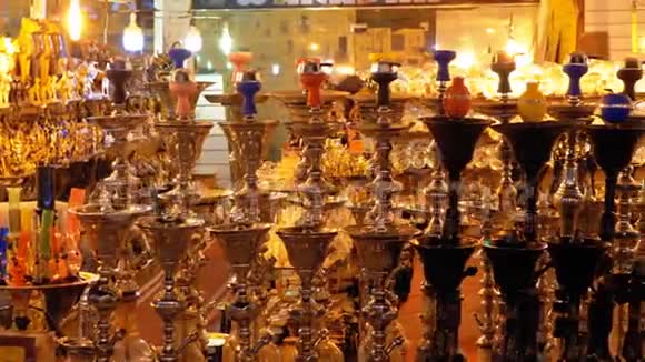 埃及一家阿拉伯纪念品商店展出各种水烟视频的预览图