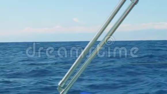 从游艇在特内里里里里里里里里里和大卡那利海峡航行的景像视频的预览图
