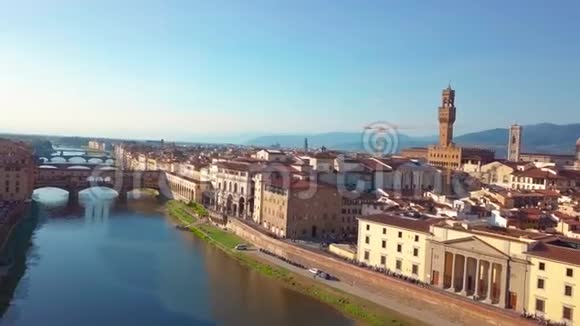 空中观景意大利的佛罗伦萨庞特威奇奥桥和城市天际线佛罗伦萨是意大利地区的首都视频的预览图