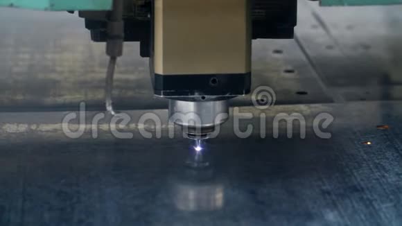 工厂激光切割金属加工工业机器工业数控等离子视频的预览图