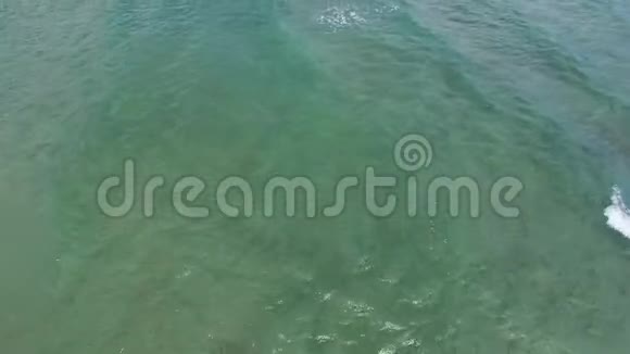 无人机捕捉海水视频的预览图