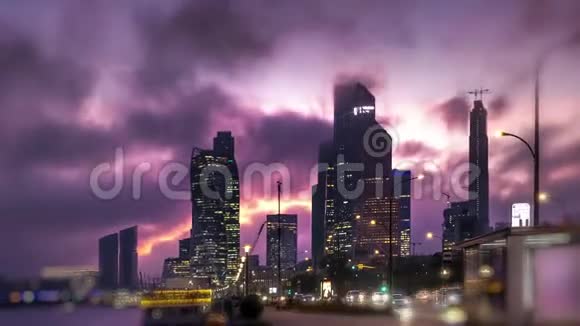 商务背景高科技金融办公室摩天大楼观景台高速夜间担架灯时间圈视频的预览图