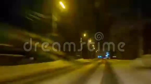 冬天的夜间公路视频的预览图