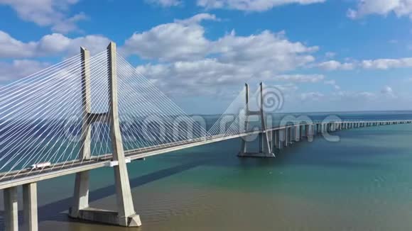 里斯本特霍河上著名的瓦斯科达加马桥视频的预览图