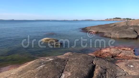 汉科岩石海岸全景七月的晴天芬兰视频的预览图
