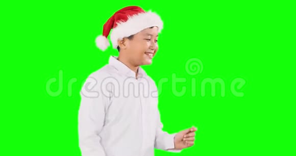 可爱的男孩和圣诞老人跳舞视频的预览图