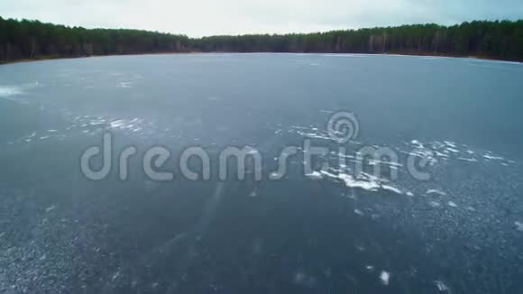 飞越冰冻湖视频的预览图