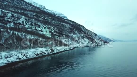 空中无人机全景峡湾森林和山脉挪威视频的预览图