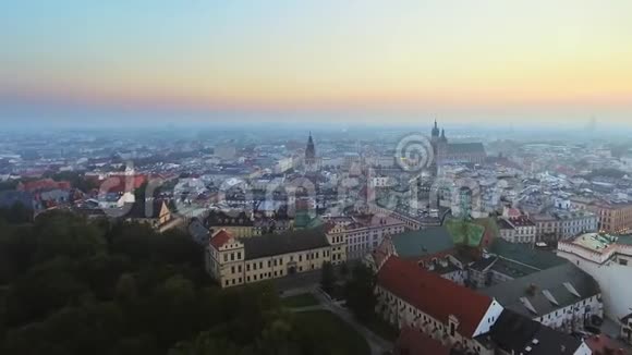 上午鸟瞰克拉科夫历史市场广场波兰中欧视频的预览图