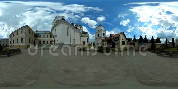 360vr美丽的教堂多云时间流逝视频的预览图
