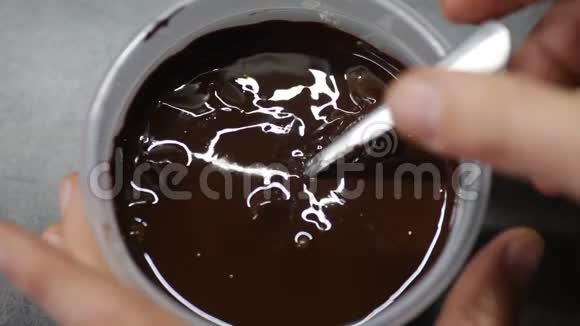 罐子里的巧克力视频的预览图