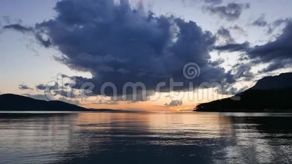 五彩缤纷的爱琴海日落在秋天05视频的预览图