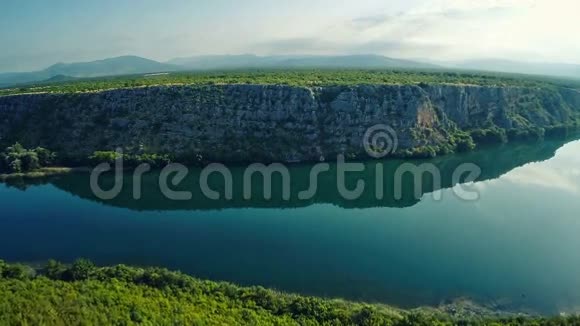 布尔连湖陡峭的悬崖视频的预览图