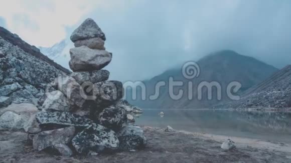马那斯鲁海上山湖的时光流逝视频的预览图