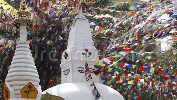 斯韦恩布哈纳佛教Stupa祈祷旗寺尼泊尔加德满都4k视频的预览图