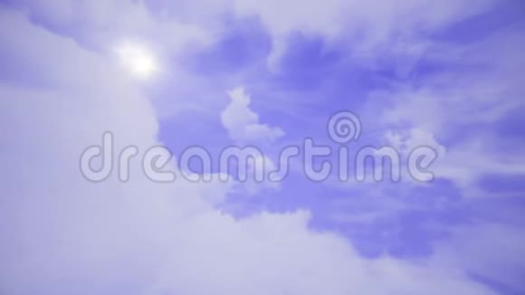 飞越云层可循环动画美丽的天空云彩视频的预览图