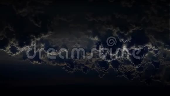 4K大片天空夜间有雷暴和闪电视频的预览图