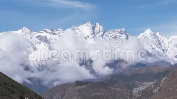 缩短时间库姆布谷珠穆朗玛峰旅行云4k视频的预览图
